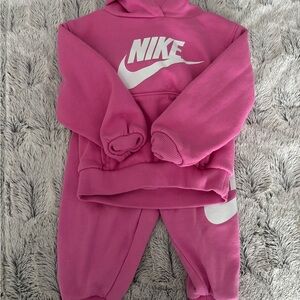 Nike Kids Matching Set in Pink and White